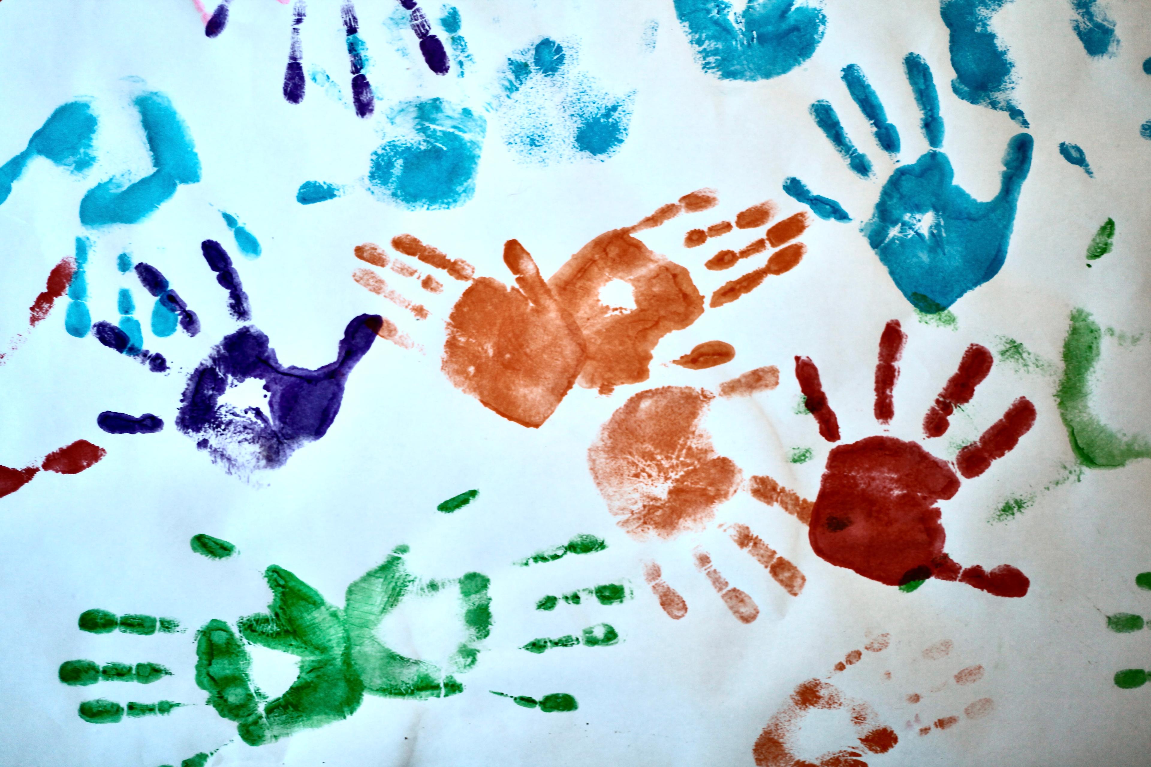HANDABDRÜCKE Kinder gestalten die Zukunft