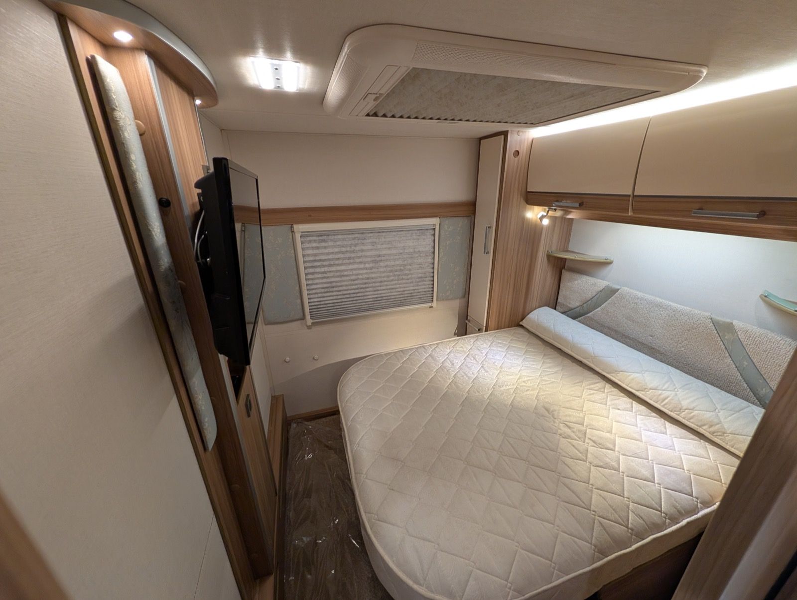 2016 Lunar Delta RI for sale at RAR Caravans — photo 15 of 20