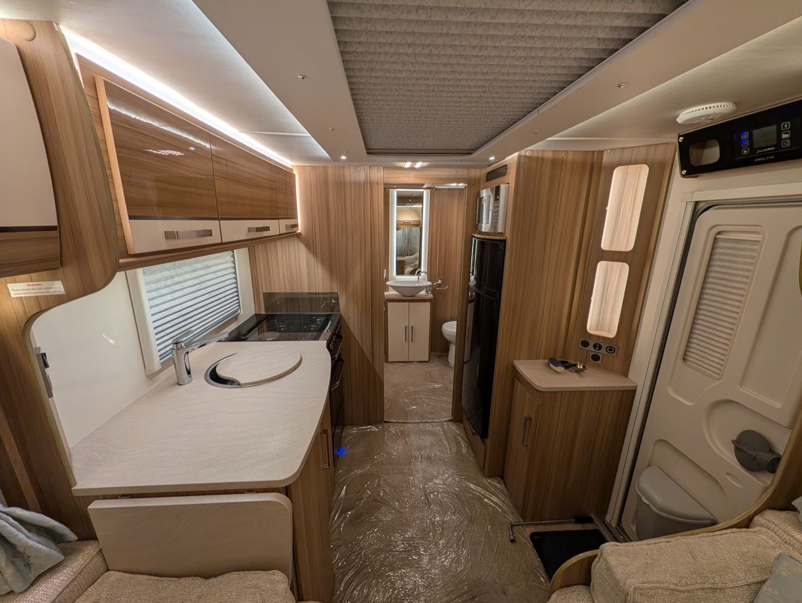 2016 Lunar Delta RI for sale at RAR Caravans — photo 12 of 20