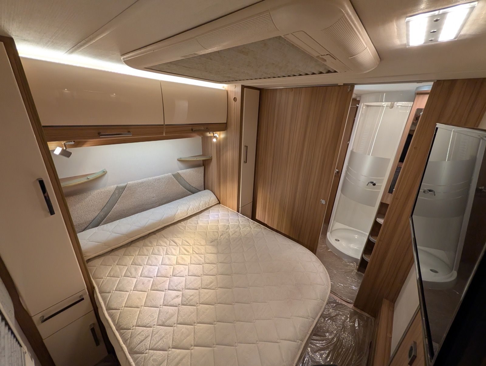 2016 Lunar Delta RI for sale at RAR Caravans — photo 17 of 20