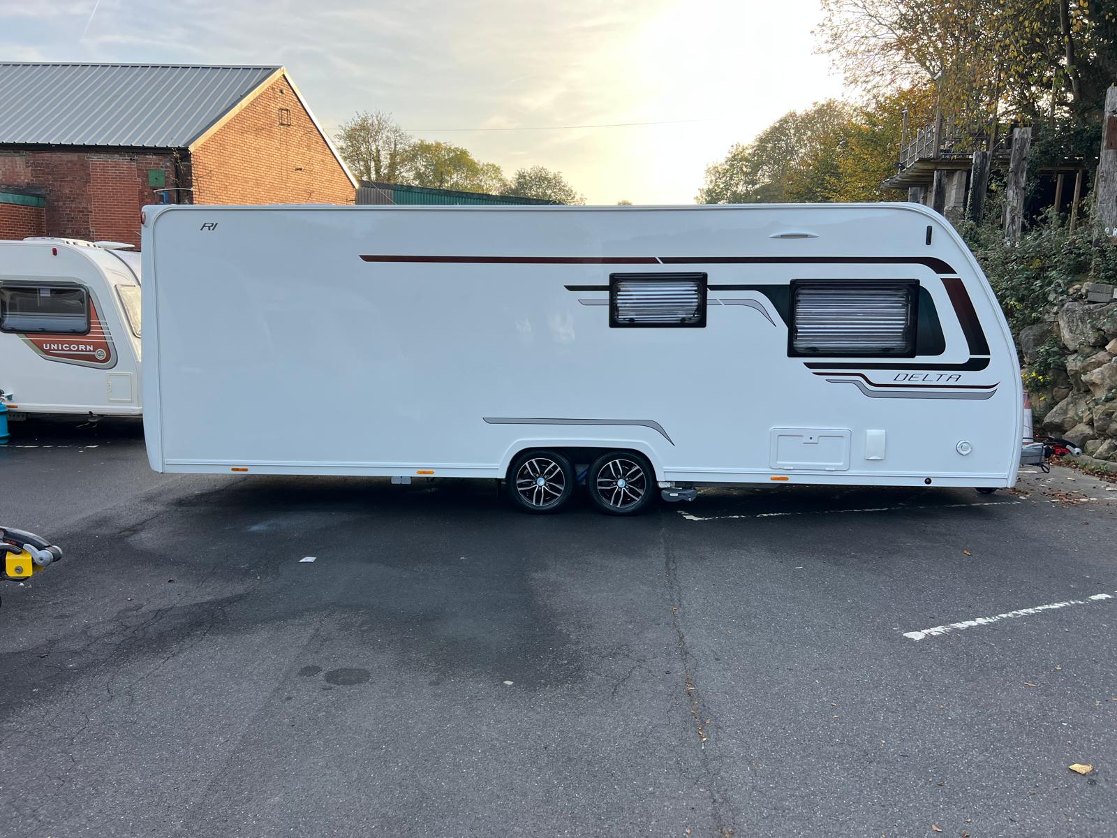 2016 Lunar Delta RI for sale at RAR Caravans — photo 7 of 20