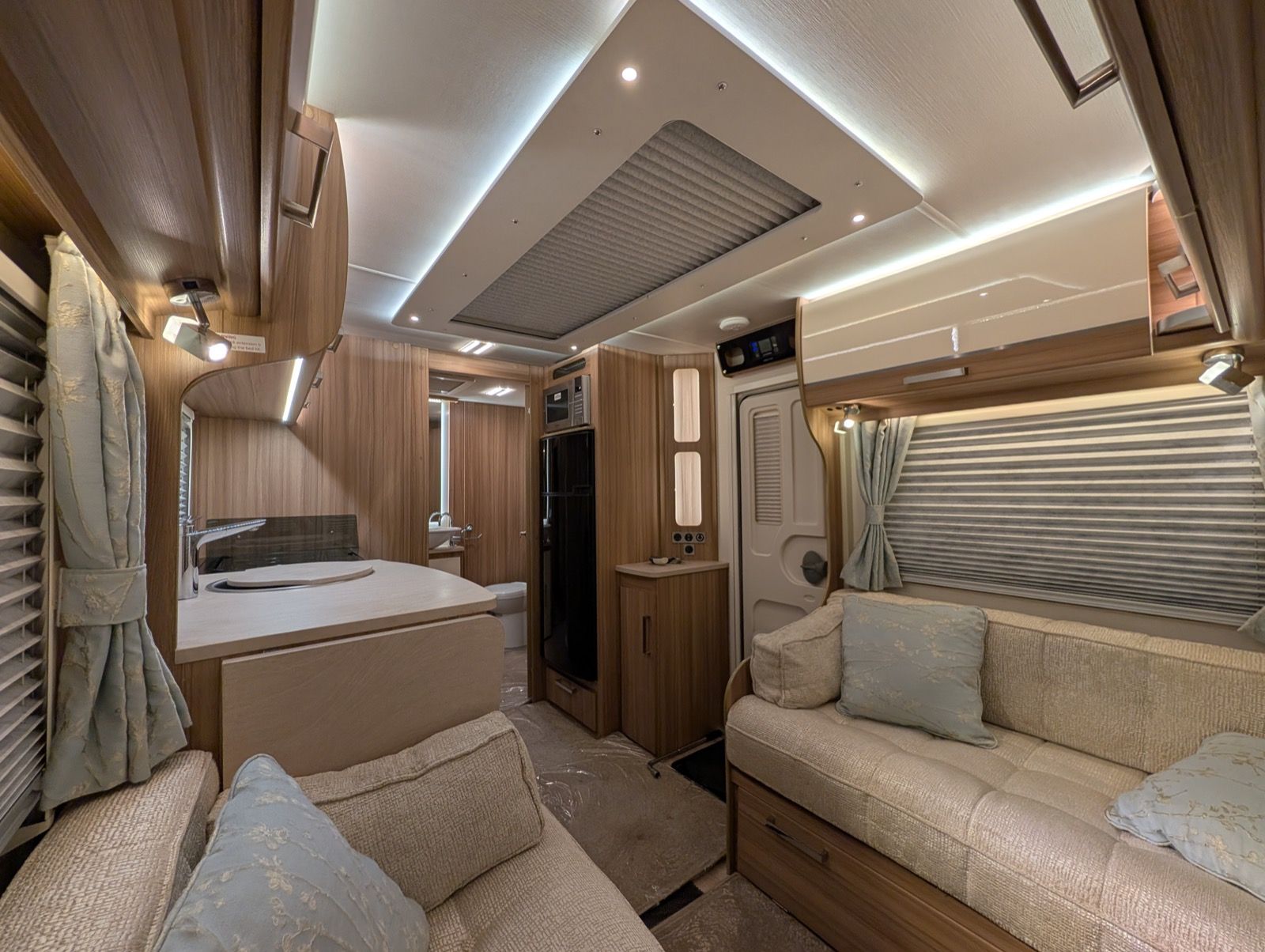 2016 Lunar Delta RI for sale at RAR Caravans — photo 11 of 20