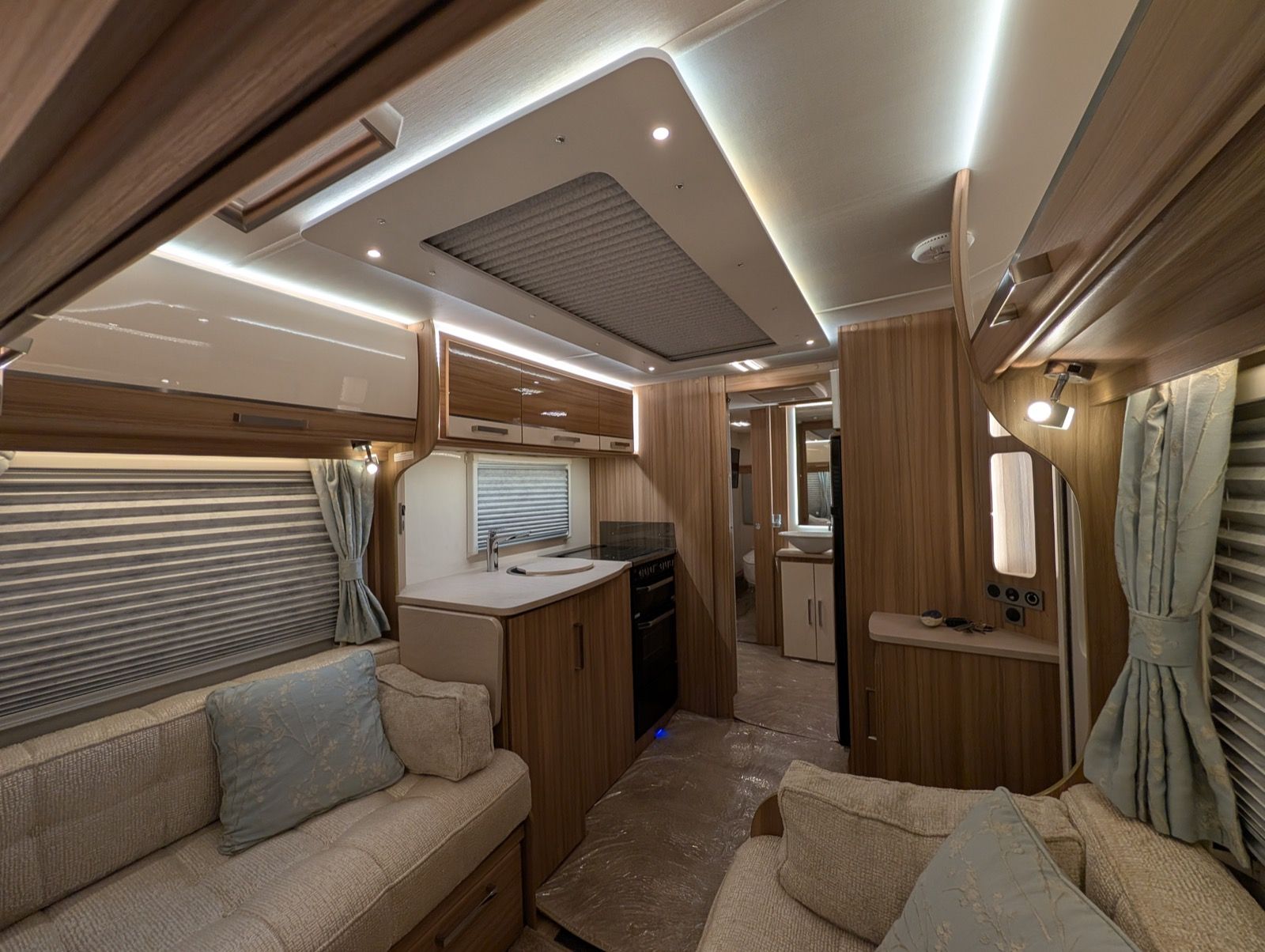 2016 Lunar Delta RI for sale at RAR Caravans — photo 10 of 20