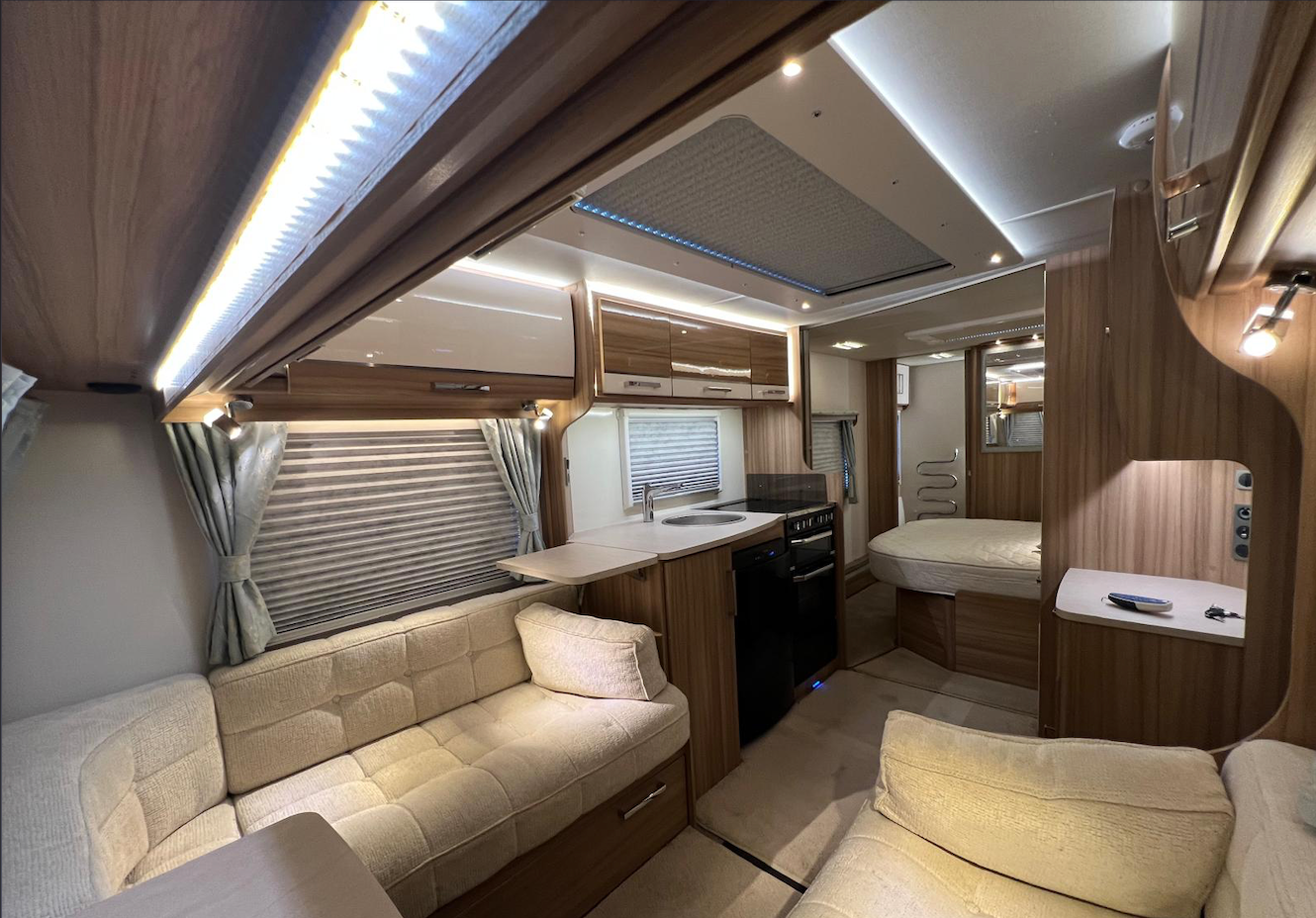 2016 Lunar Clubman SI for sale at RAR Caravans — photo 12 of 19