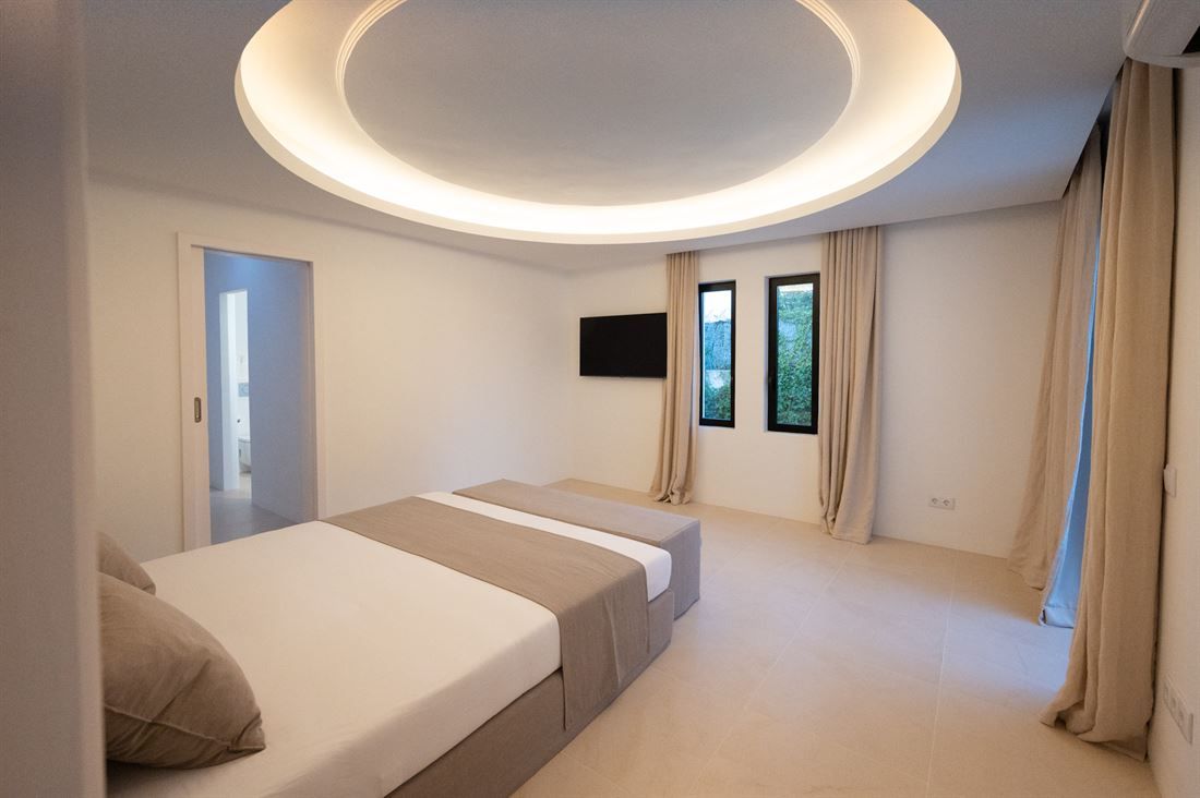 Recently Renovated Urban Villa Near Ibiza Town11