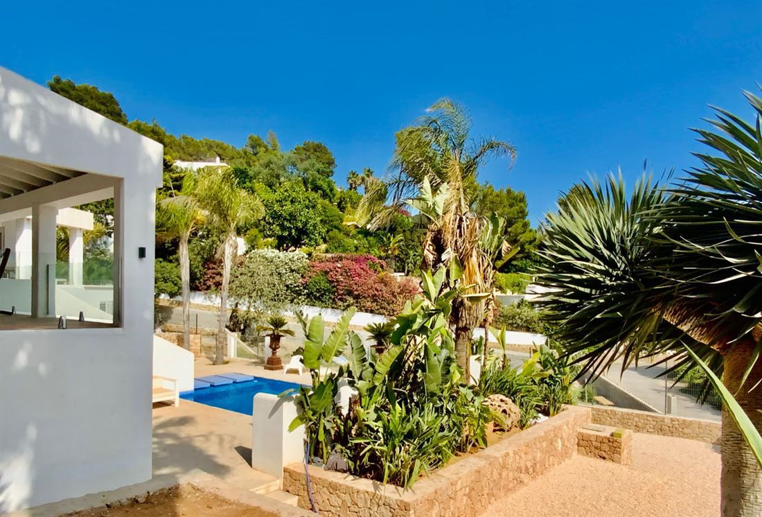 Renovated Villa in Can Furnet's Gated Community with Stunning Sea and Castle Views1