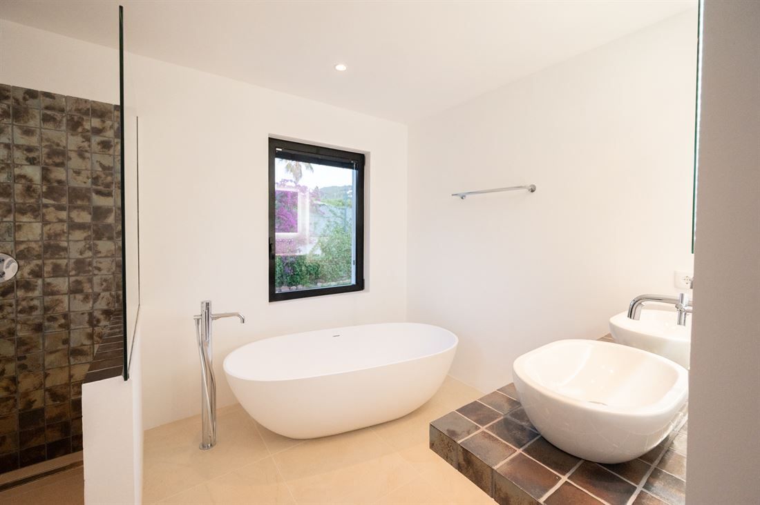 Recently Renovated Urban Villa Near Ibiza Town9
