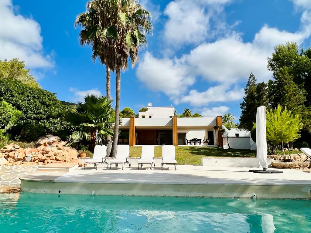 Beautiful Large Villa in KM4 with Nice View and Two Guest Houses1