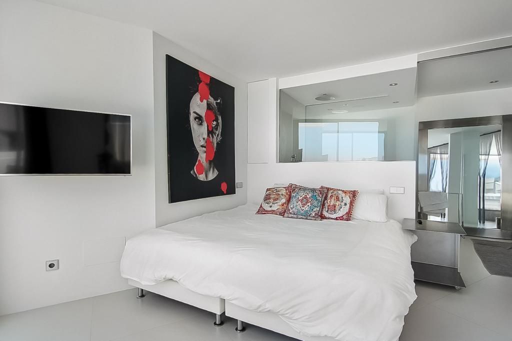 Exquisite 2-Bedroom Luxury Penthouse in Ibiza Town with Spectacular Amenities17