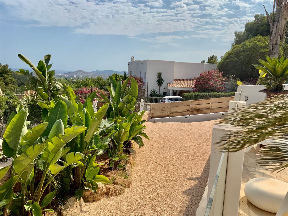 Renovated Villa in Can Furnet's Gated Community with Stunning Sea and Castle Views4