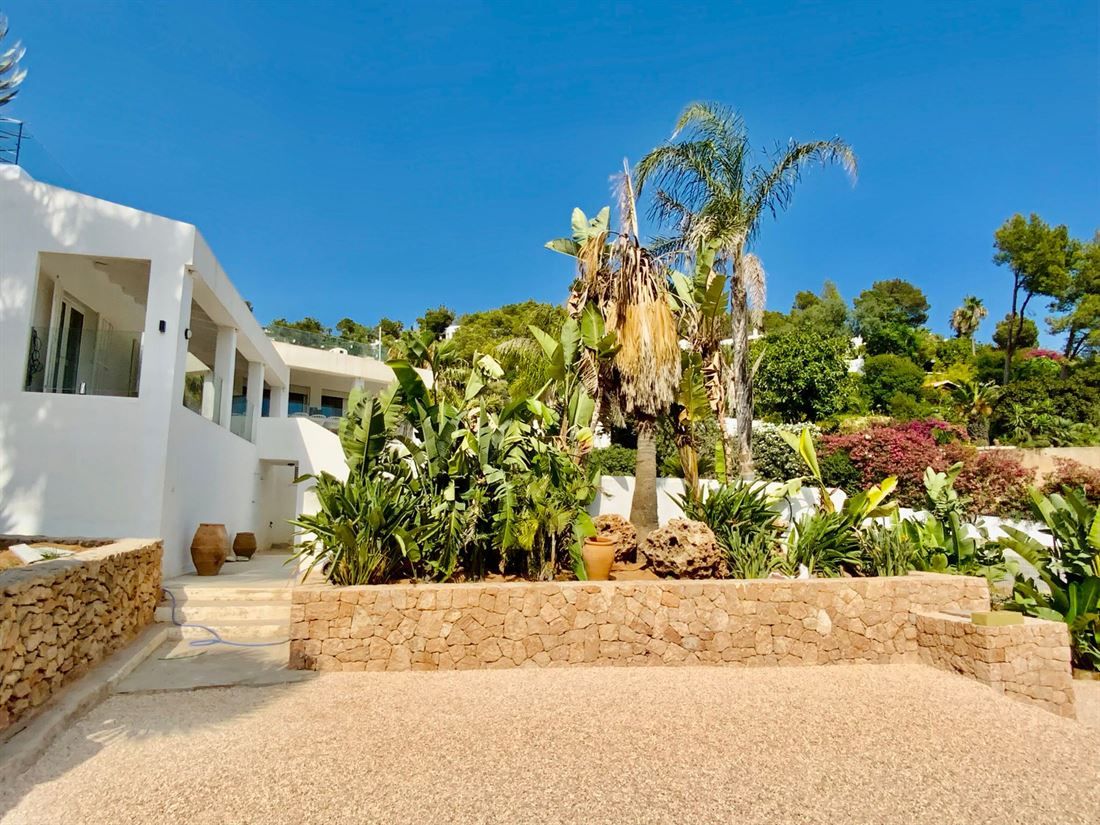 Renovated Villa in Can Furnet's Gated Community with Stunning Sea and Castle Views3