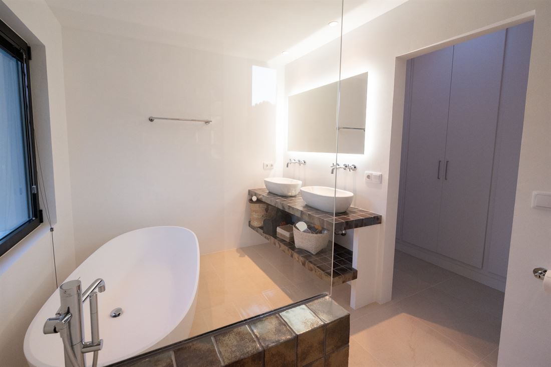 Recently Renovated Urban Villa Near Ibiza Town10