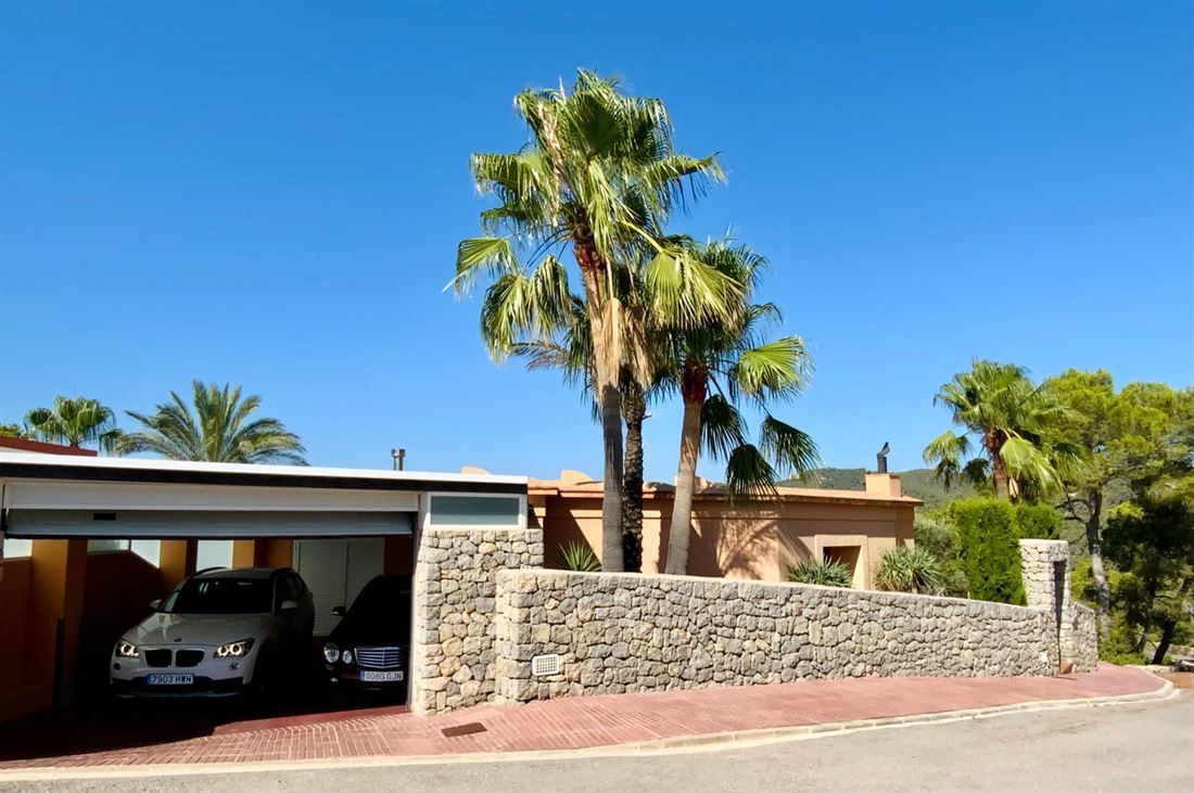 Hilltop Villa in Roca Llisa Gated Community with Stunning Views8