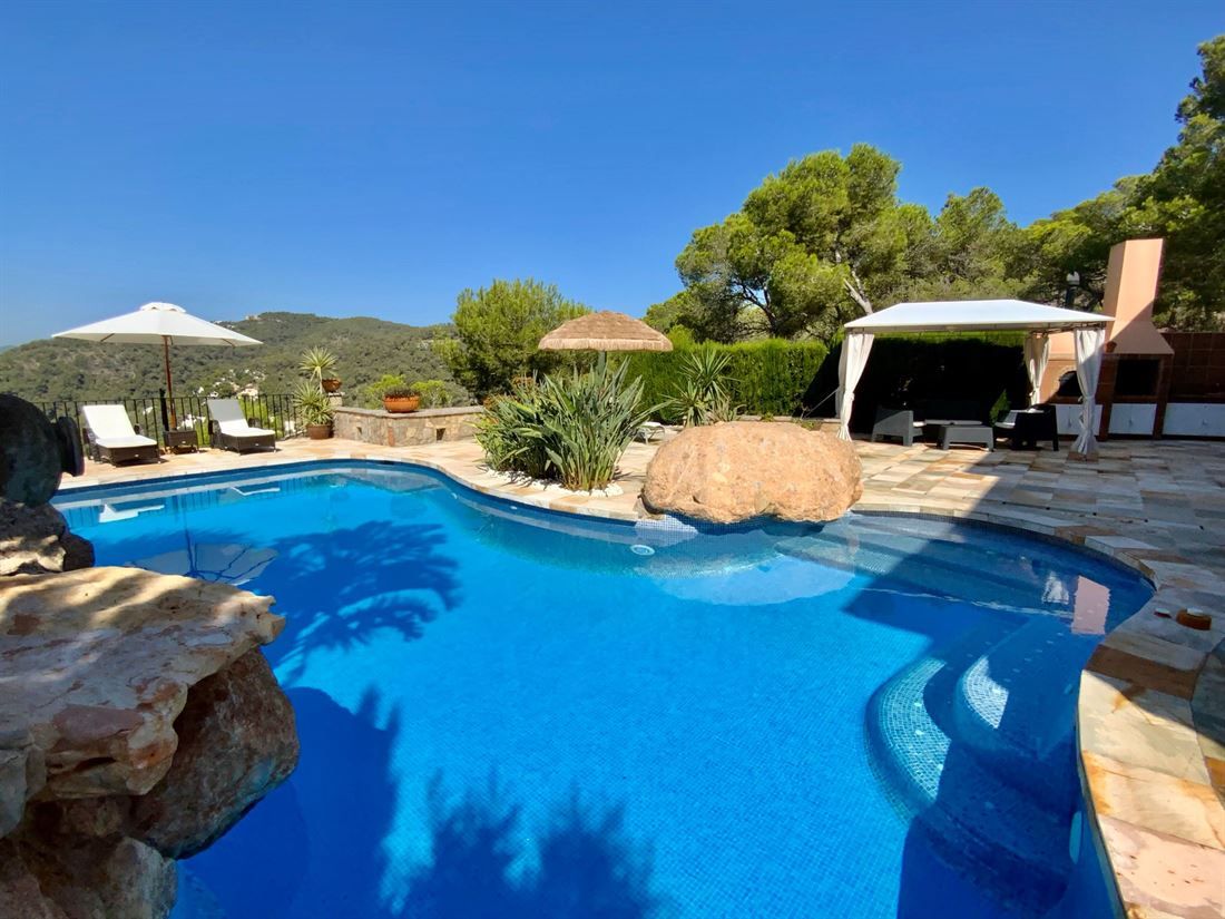 Hilltop Villa in Roca Llisa Gated Community with Stunning Views4
