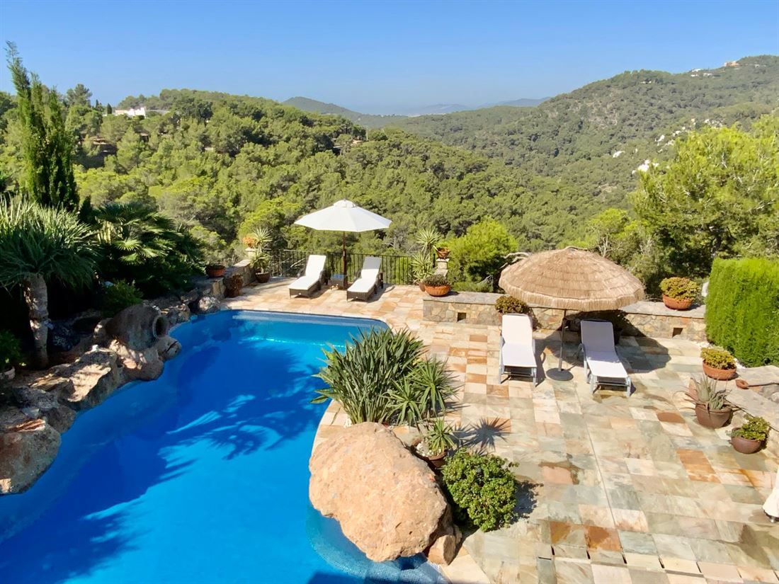 Hilltop Villa in Roca Llisa Gated Community with Stunning Views2