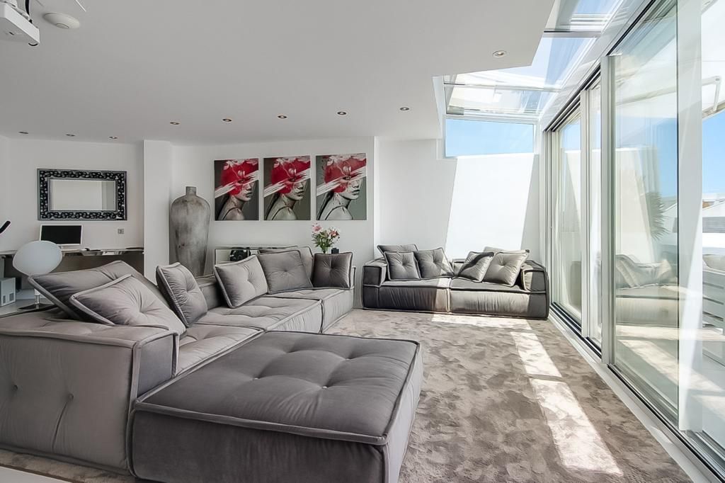 Exquisite 2-Bedroom Luxury Penthouse in Ibiza Town with Spectacular Amenities13
