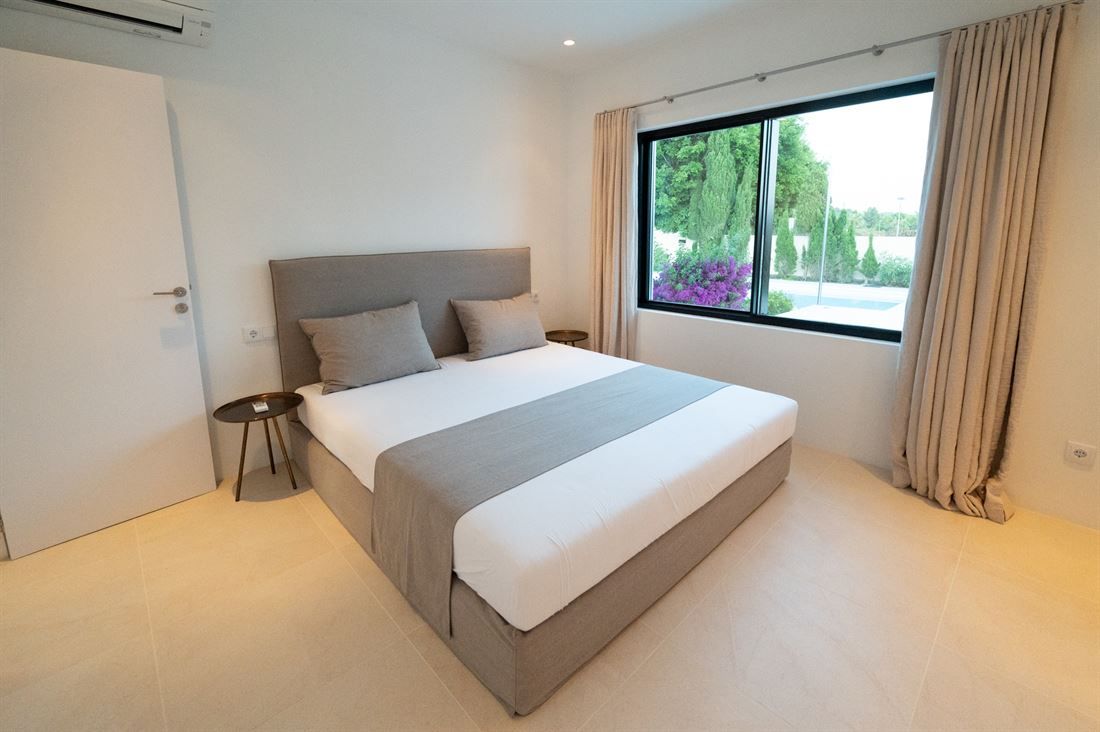 Recently Renovated Urban Villa Near Ibiza Town14