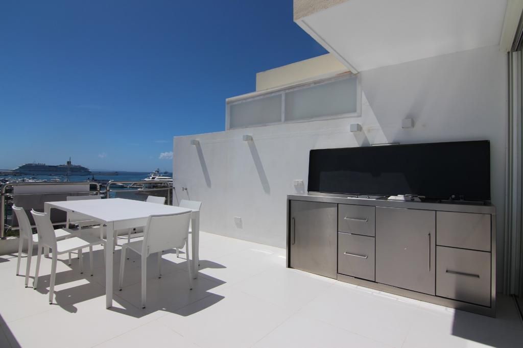 Exquisite 2-Bedroom Luxury Penthouse in Ibiza Town with Spectacular Amenities3
