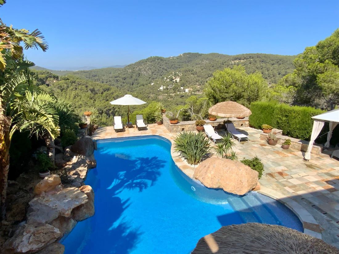 Hilltop Villa in Roca Llisa Gated Community with Stunning Views1