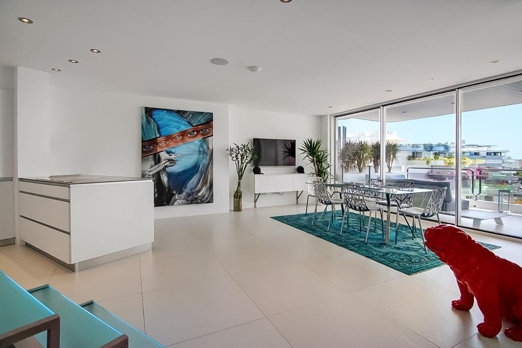 Exquisite 2-Bedroom Luxury Penthouse in Ibiza Town with Spectacular Amenities8