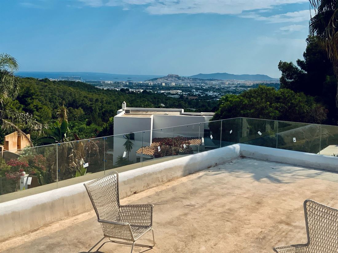 Renovated Villa in Can Furnet's Gated Community with Stunning Sea and Castle Views10
