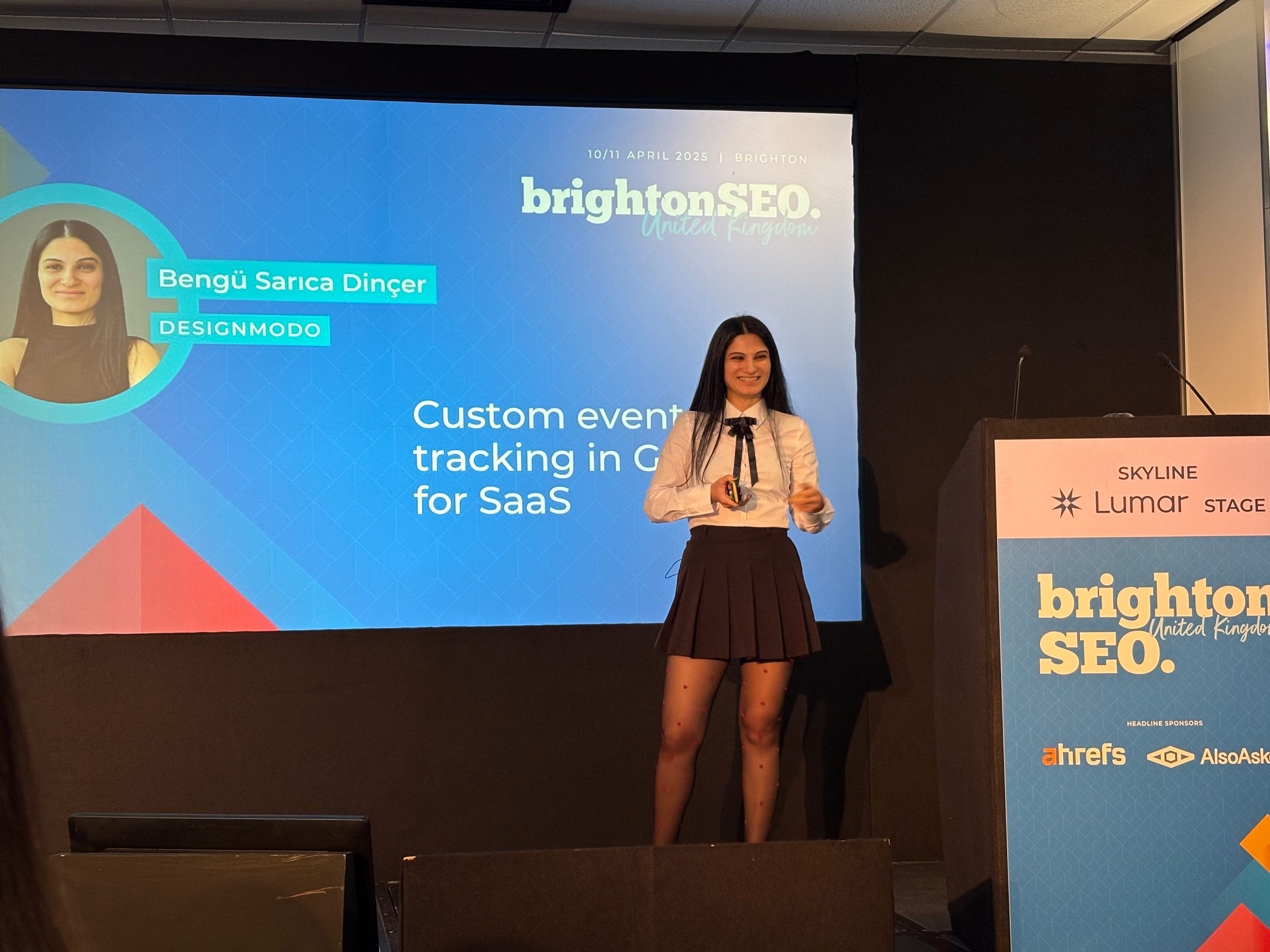 Bengü Sarıca Dinçer doing her talk at the Brighton SEO April 2025