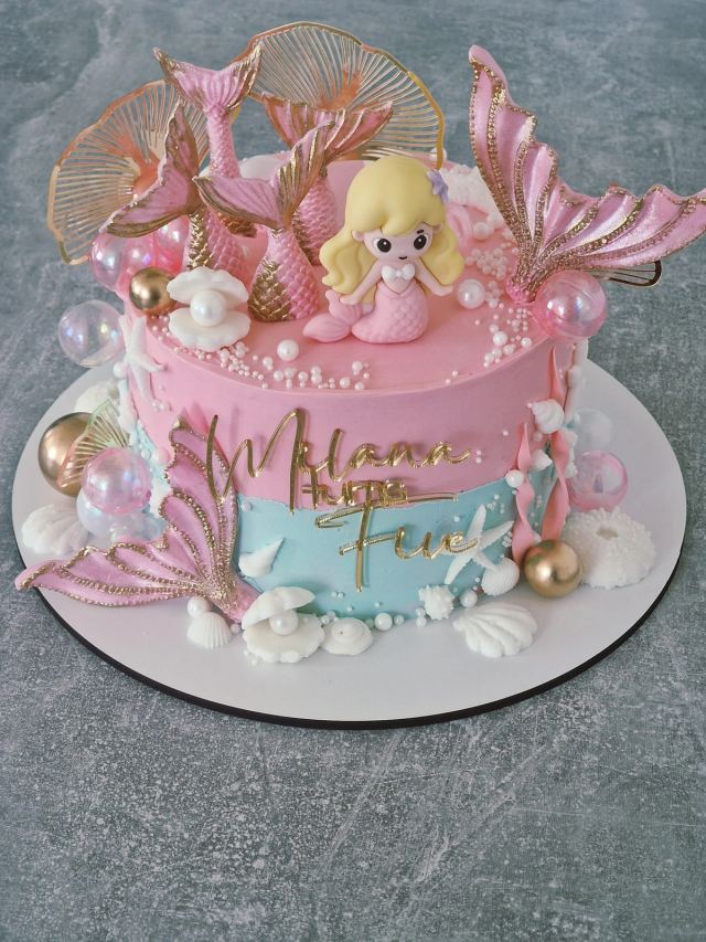 Bespoke sponge cake by JA Sweet Art in Peterborough