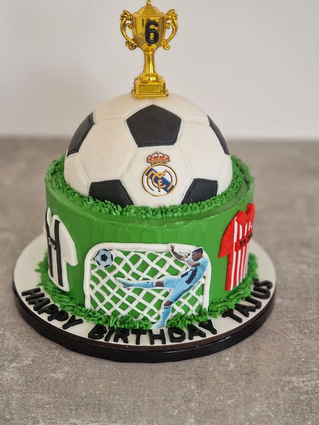 Bespoke sponge cake by JA Sweet Art in Peterborough
