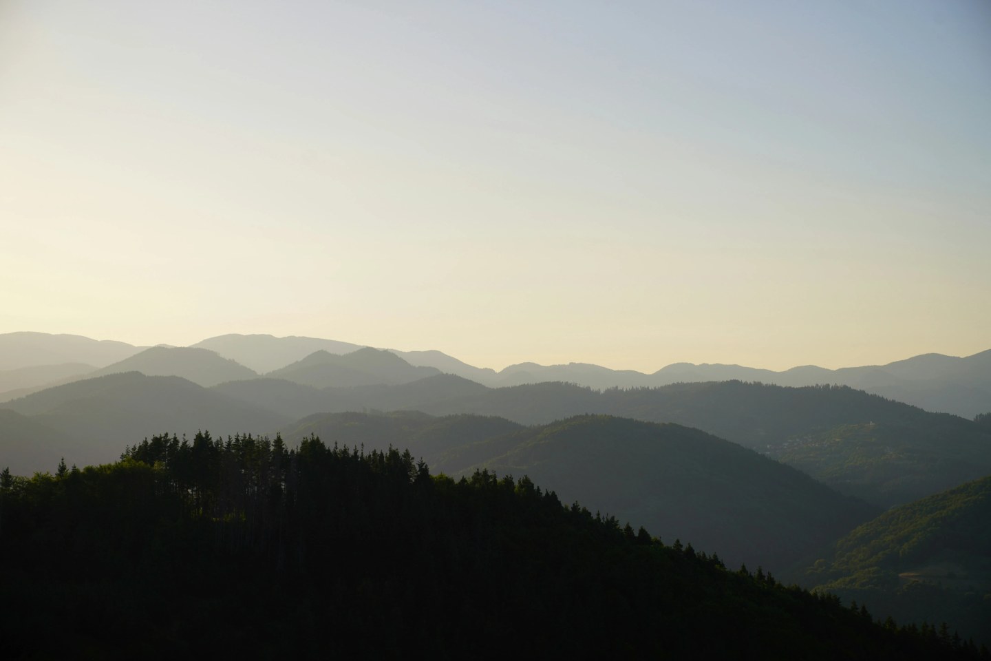 Montagnes au lever du jour
