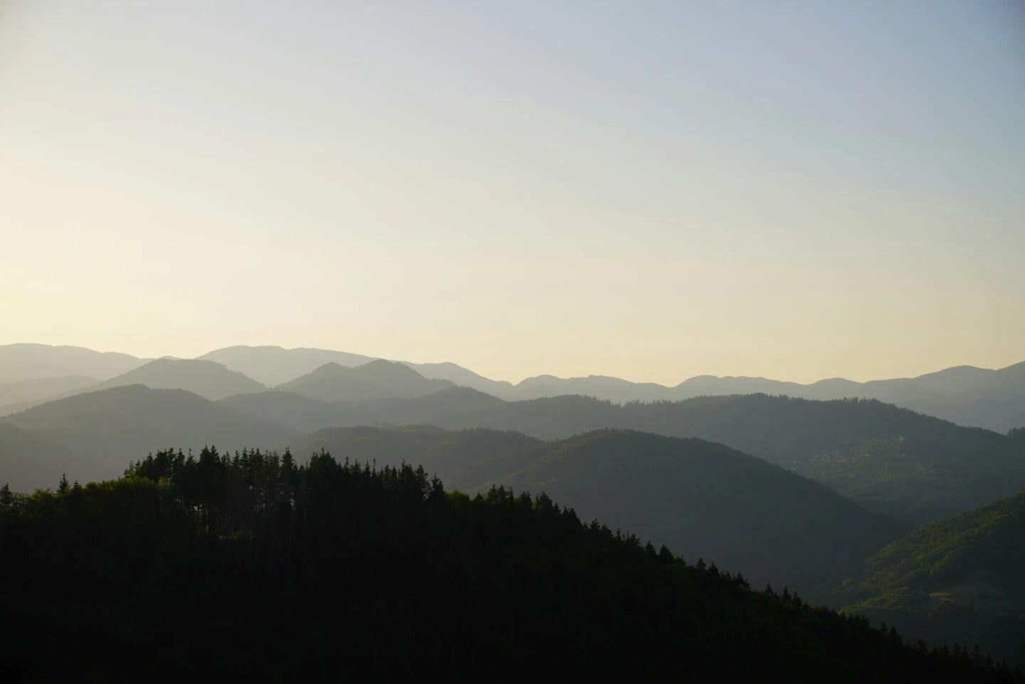 Montagnes au lever du jour