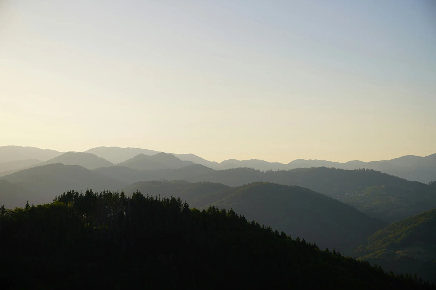 Montagnes au lever du jour