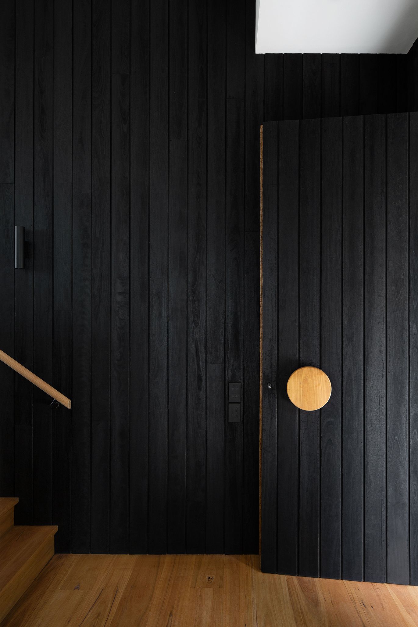 image of Lorne Beach House - charred timber arrivals