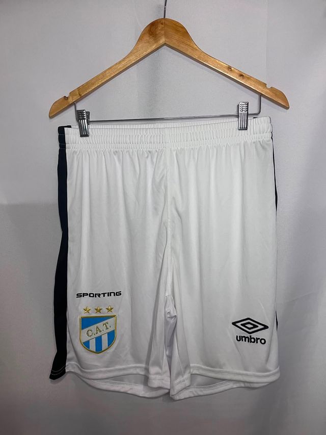 Short Atletico Tucuman Umbro Original, frente completo.