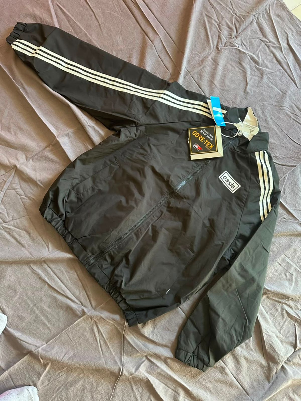 Rompevientos Adidas Oasis, frente completo.