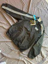 Rompevientos Adidas Oasis, frente completo.