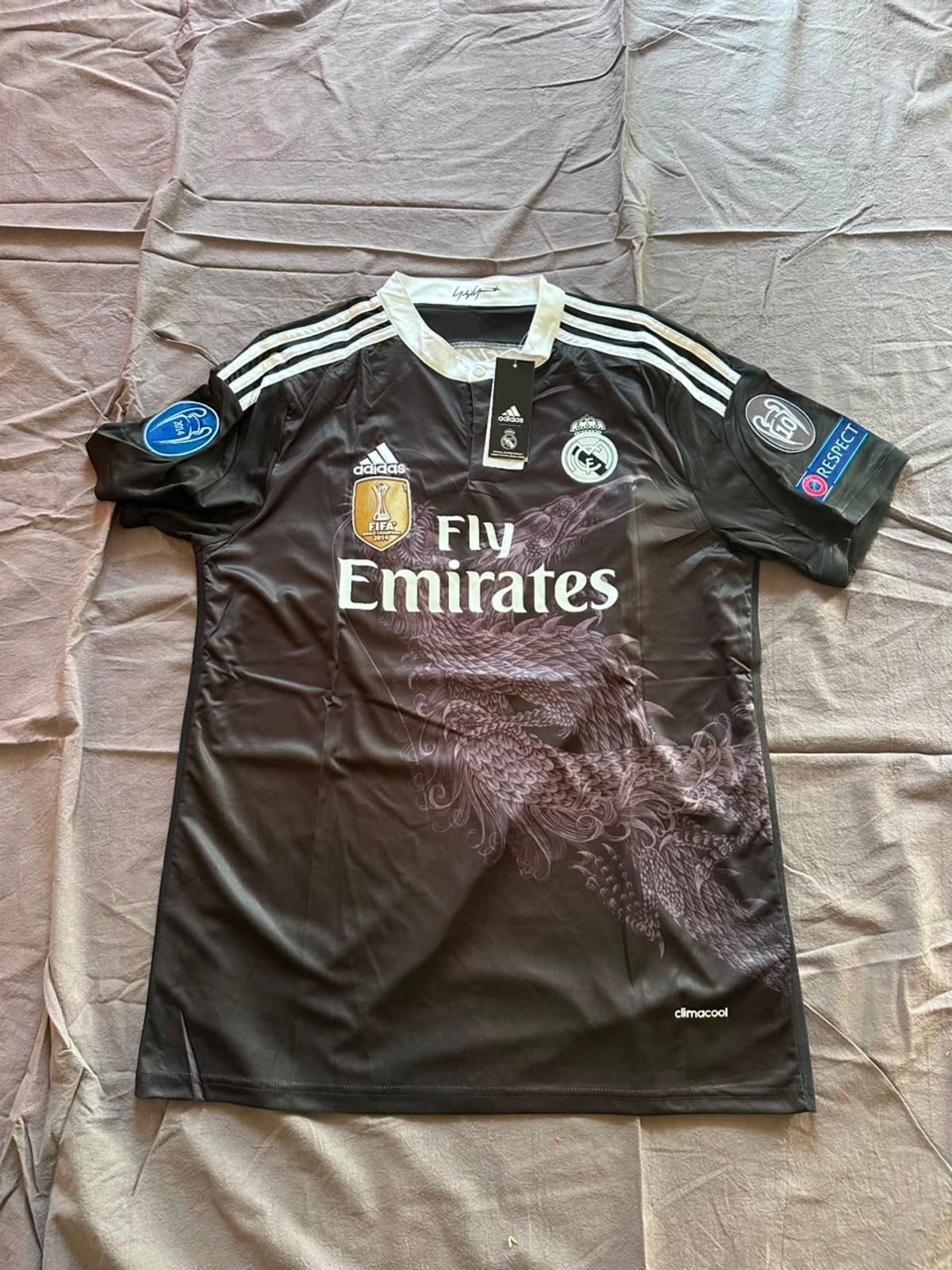 Camiseta Real Madrid Alternativa 2014, frente completo.