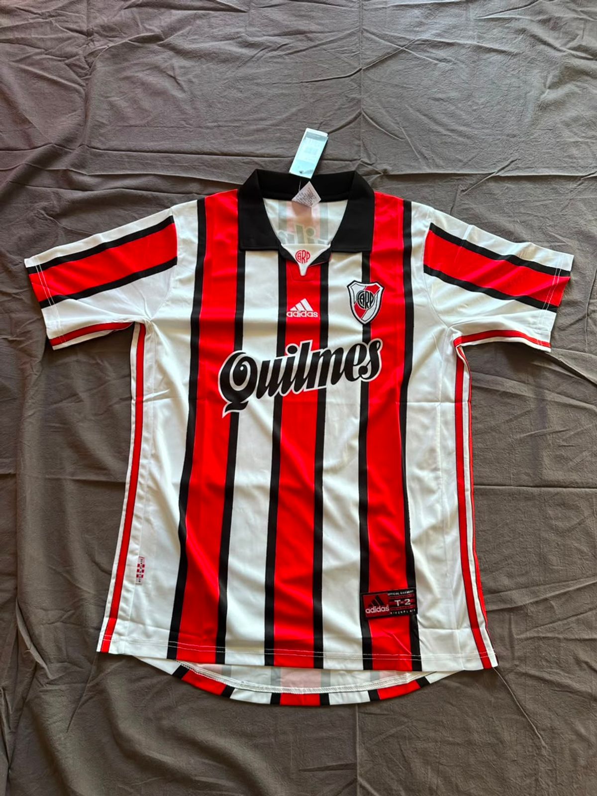 Camiseta Retro River Plate 1998 , frente completo.