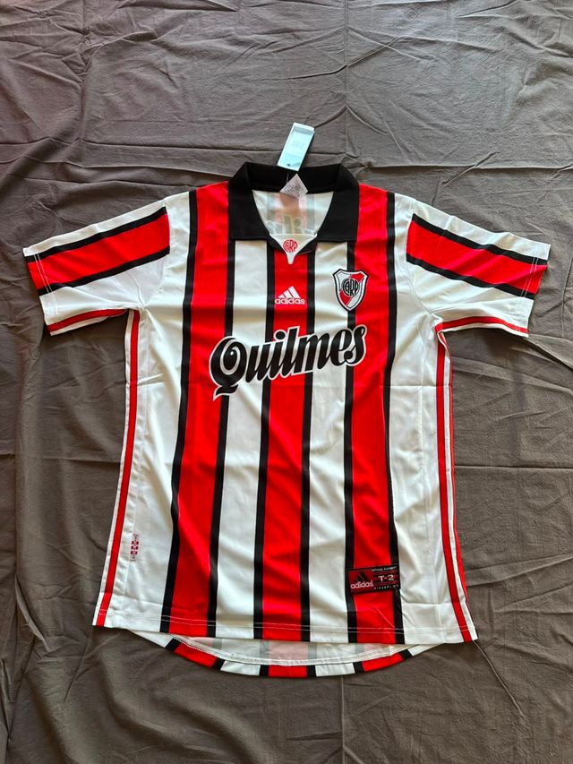 Camiseta Retro River Plate 1998 , frente completo.