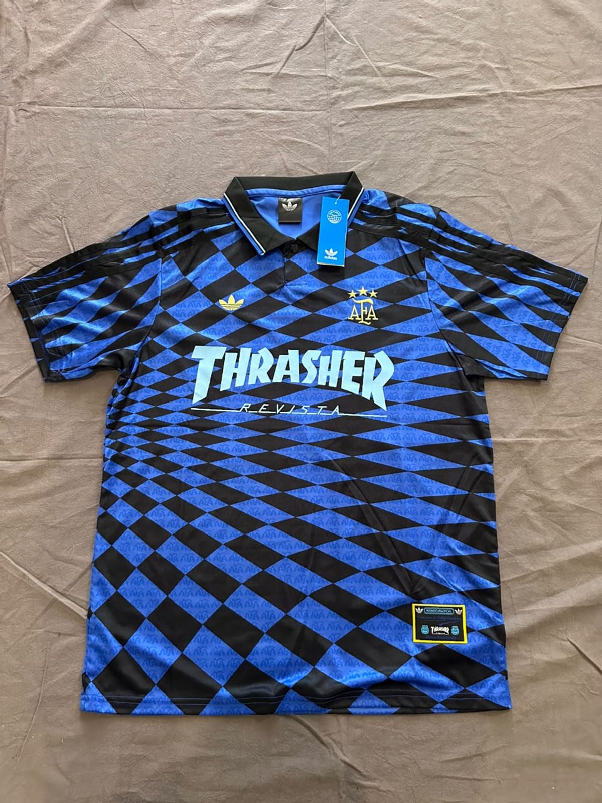 AFA Trasher, frente completo.