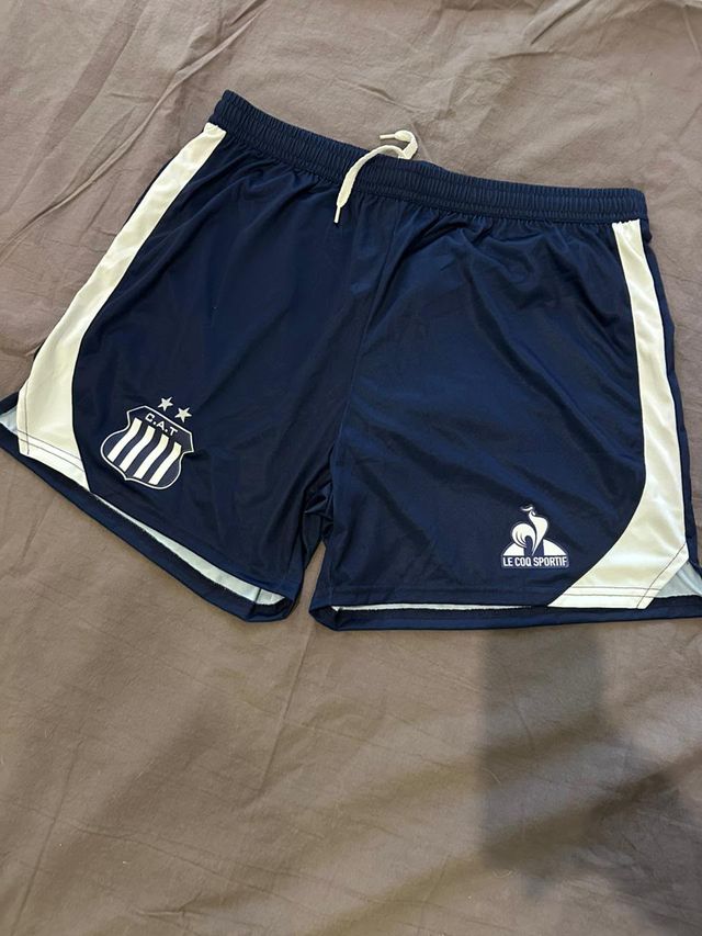 Short Talleres, frente completo.