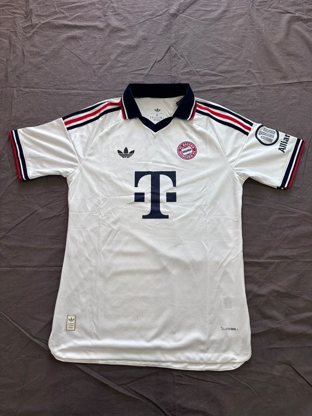 Camiseta Bayern Munich, frente completo.