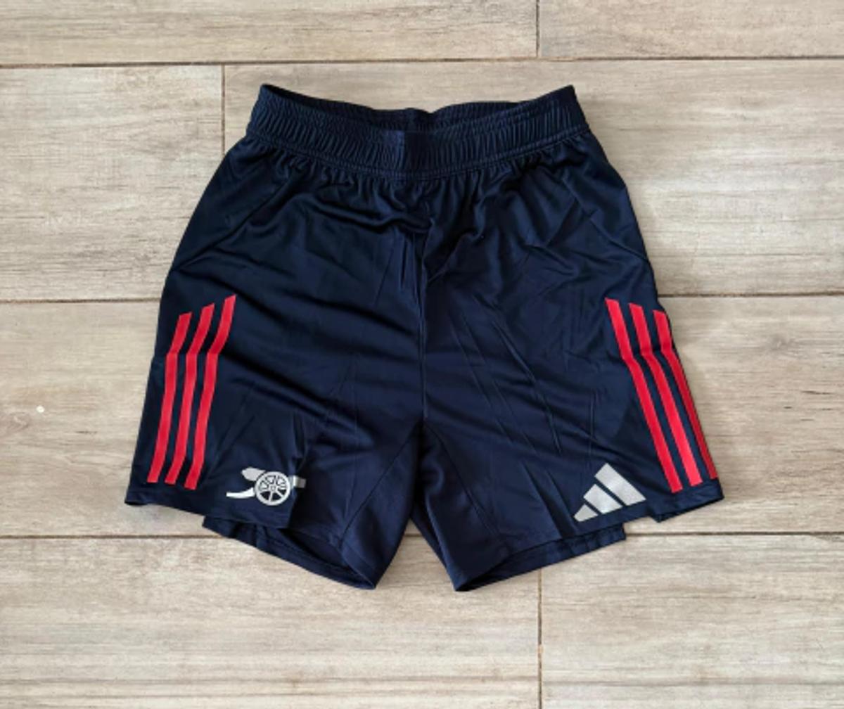 Short Arsenal Azul, frente completo.