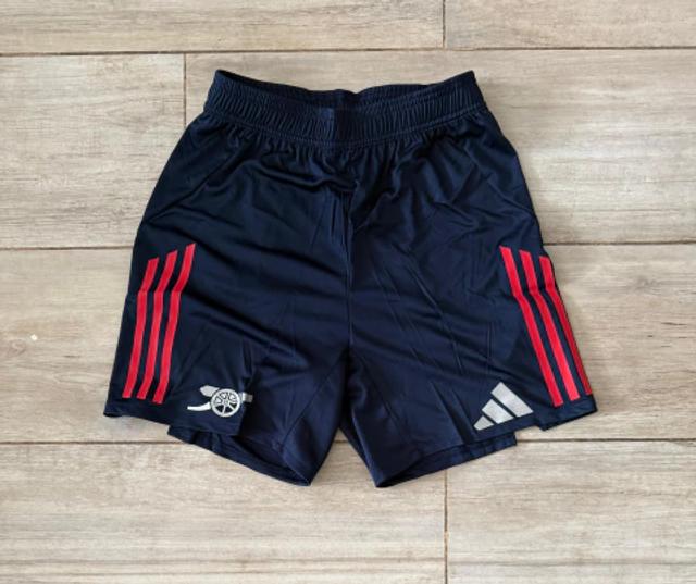 Short Arsenal Azul, frente completo.