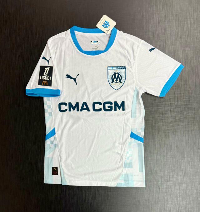 Camiseta OM, frente completo.