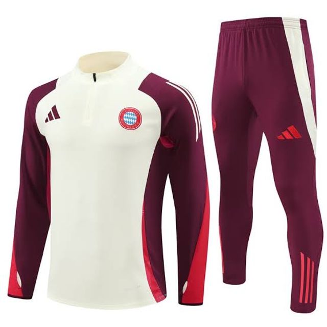 Conjunto Bayern Crema , frente completo.