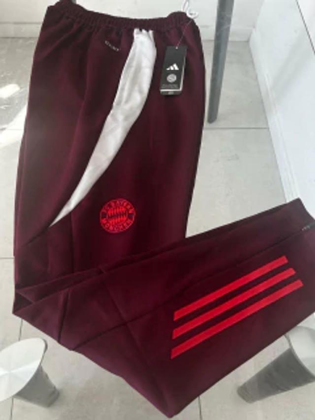 pantalon bayern bordo , frente completo.