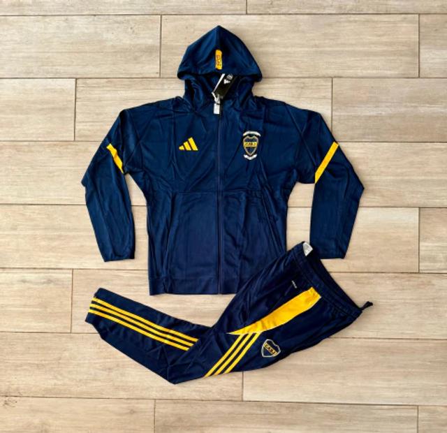 Conjunto Boca , frente completo.