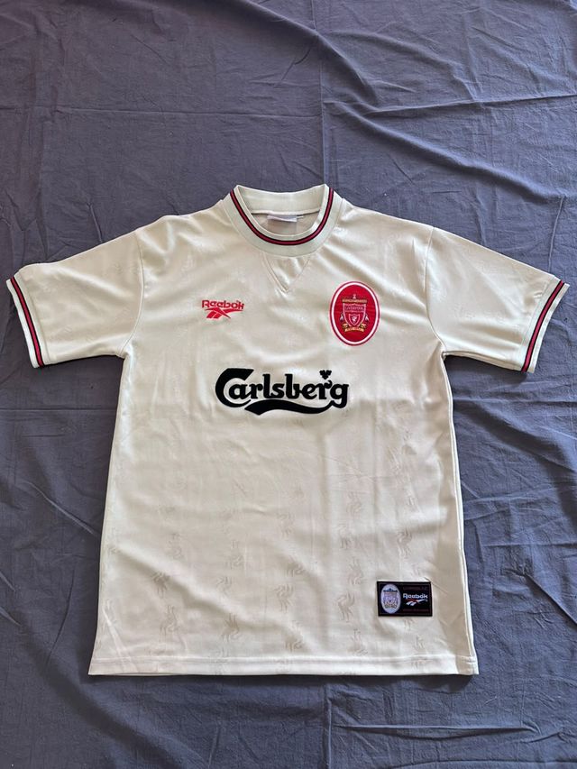 Camiseta Retro Liverpool, frente completo.