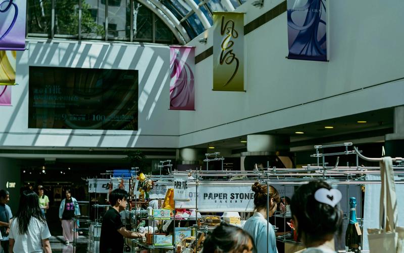 How to Make Your Trade Show Booth Stand Out With Promotional Products