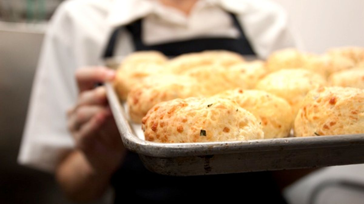 KateBiscuits_comingoutoftheoven